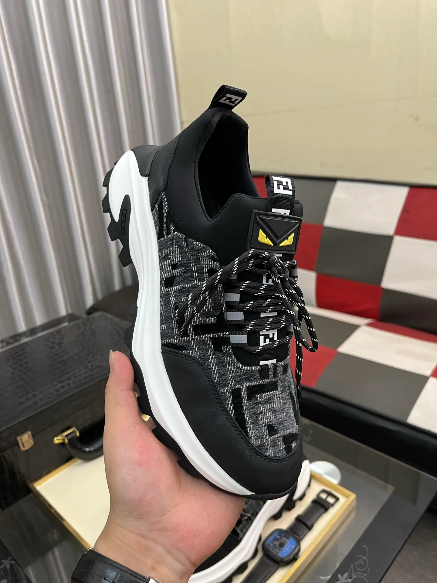 Men's Men's Shoes💰458⌚️⌚️[FENDI] Fendi's classic and comfortable men's, this complex sneaker is made of soft calfskin➕genuine leather lining➕original ultra-light rubber material with rough outsole. This unique light style is suitable for the casual and refined sensibility of this season. It is comfortable and natural on the feet. It is an everyday style for casual travel in autumn and winter! 38−443️⃣colors available
